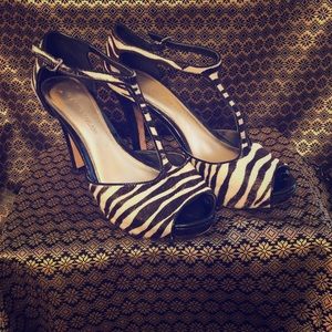 Antonio Melani zebra print peep toe